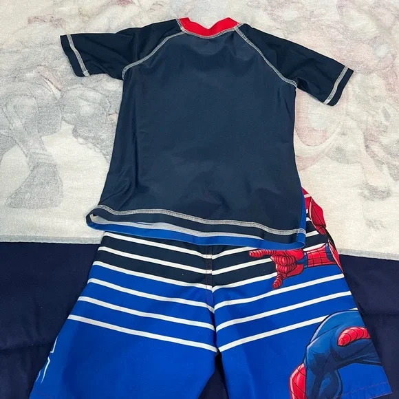 Marvel Spider-Man Swim suit set with hooded towel- boys 5/6 - Picture 8 of 8